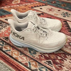 Hoka Clifton 9 size 8.5